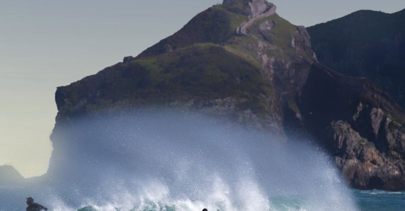 Leatherman Wave+ - Surfer Surfing High Wave